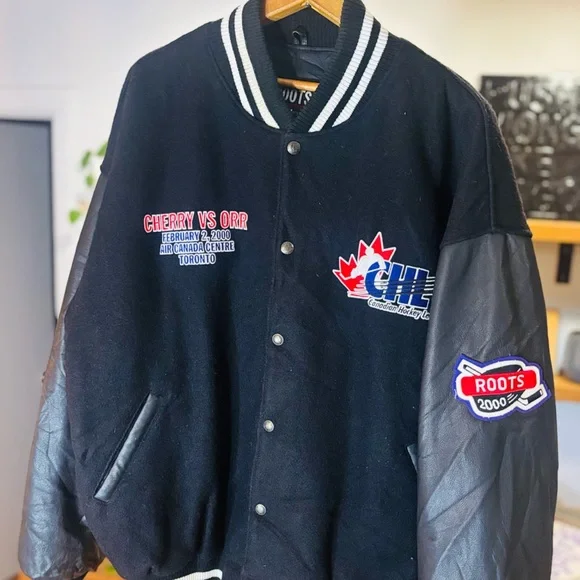 Wayne Gretzky Signed Roots Jacket CHL– “Cherry vs. Orr” Edition (2000) - Picture 9 of 15